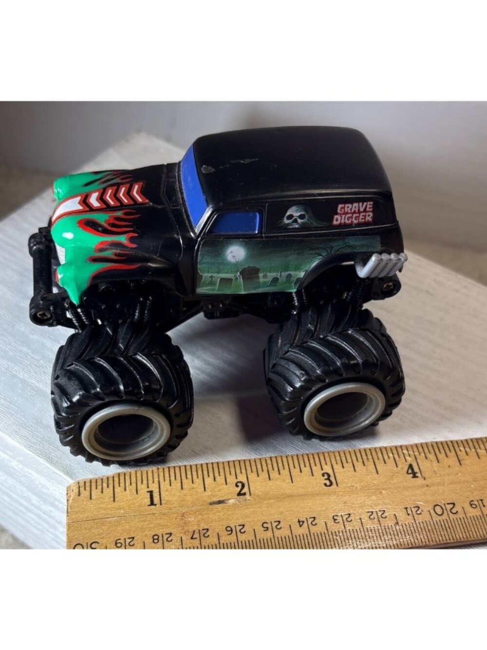 Grave Digger Monster Truck Toy With Oversized Tires & Graphic Details 4" x 3" - Picture 9 of 10